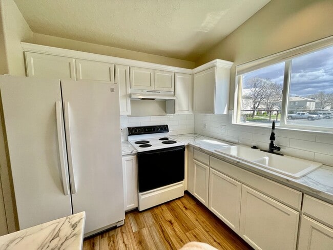 property at 441 Sunland Dr