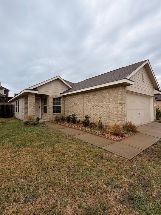 11110 N Lake Mist Ln in Willis, TX - Building Photo
