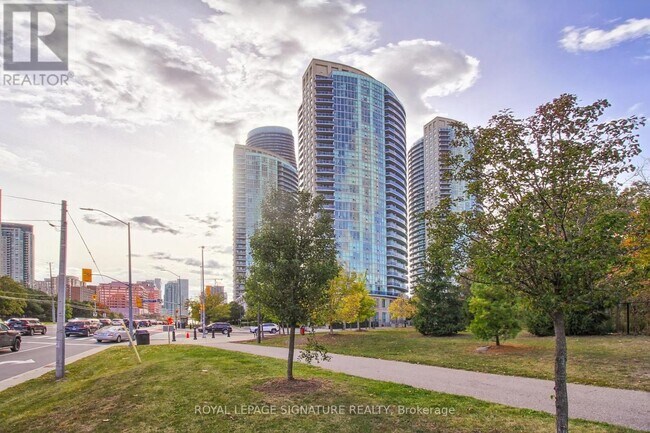 90 Absolute Ave in Mississauga, ON - Building Photo - Building Photo