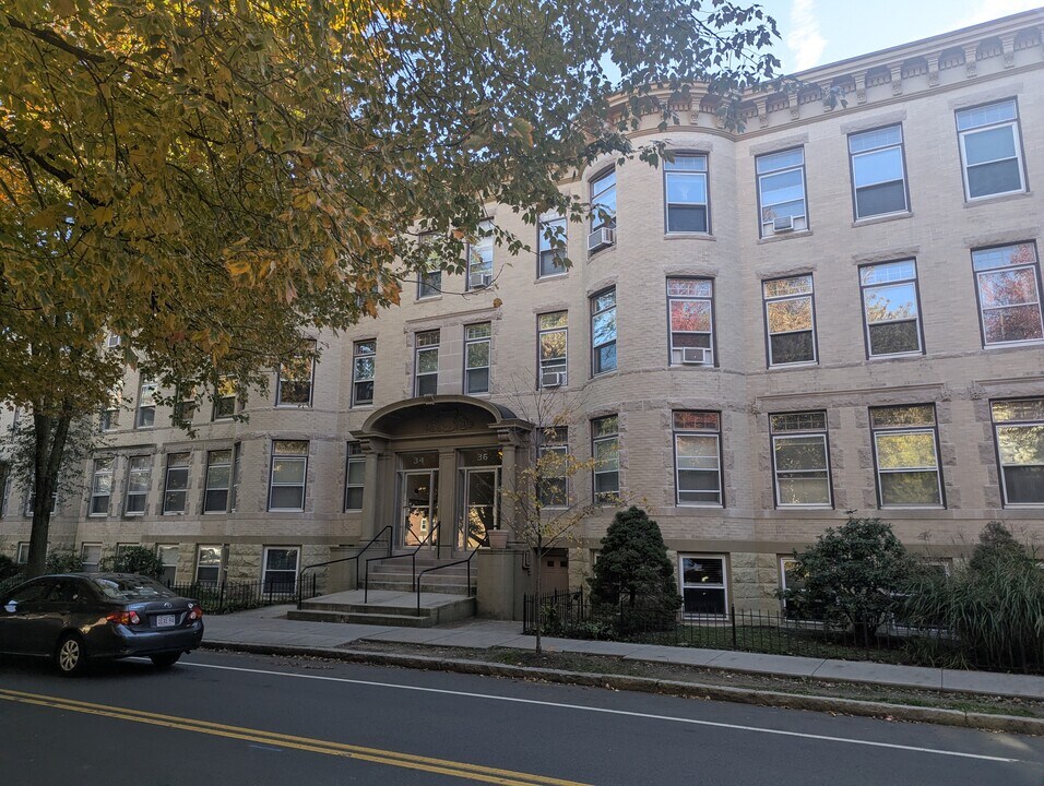 36 Winchester St, Unit 6 in Brookline, MA - Building Photo