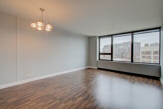 3930 N Pine Grove Ave in Chicago, IL - Building Photo - Building Photo