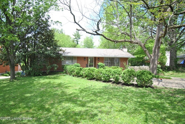 8105 Joyce Dr in Louisville, KY - Building Photo - Building Photo