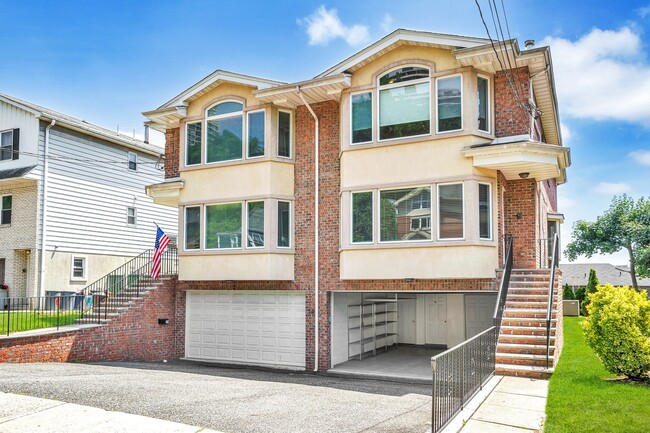 79 Myrtle Ave in Edgewater, NJ - Building Photo - Building Photo
