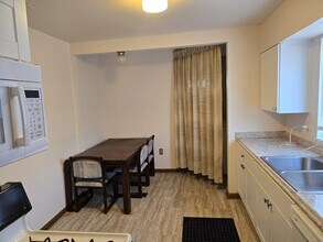 23065 Cayuga Ave in Hazel Park, MI - Building Photo - Building Photo