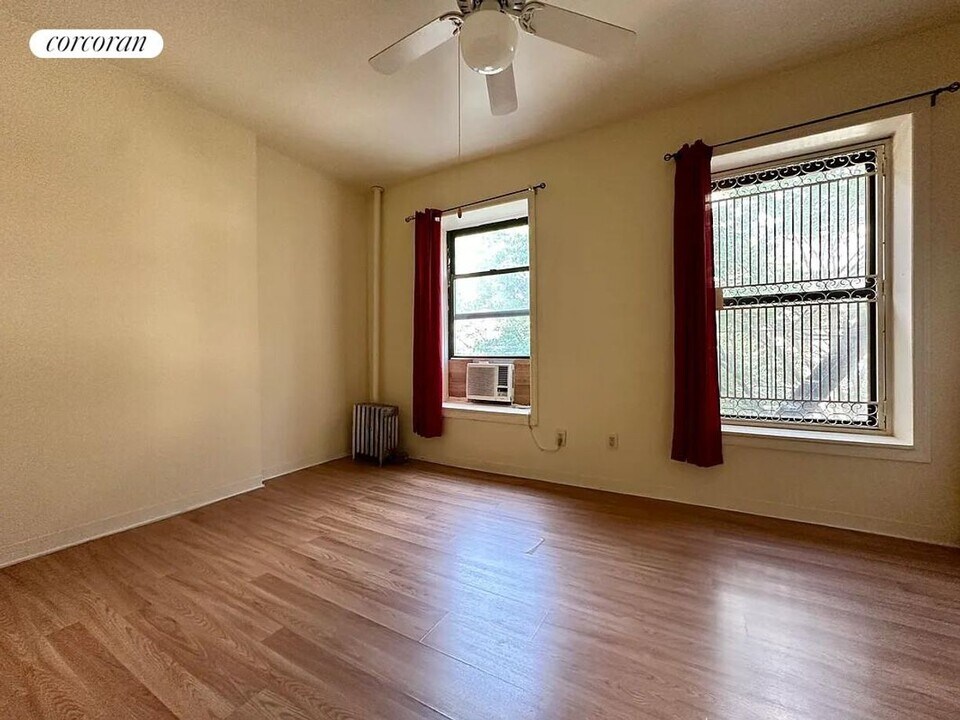 434 E 75th St in New York, NY - Building Photo