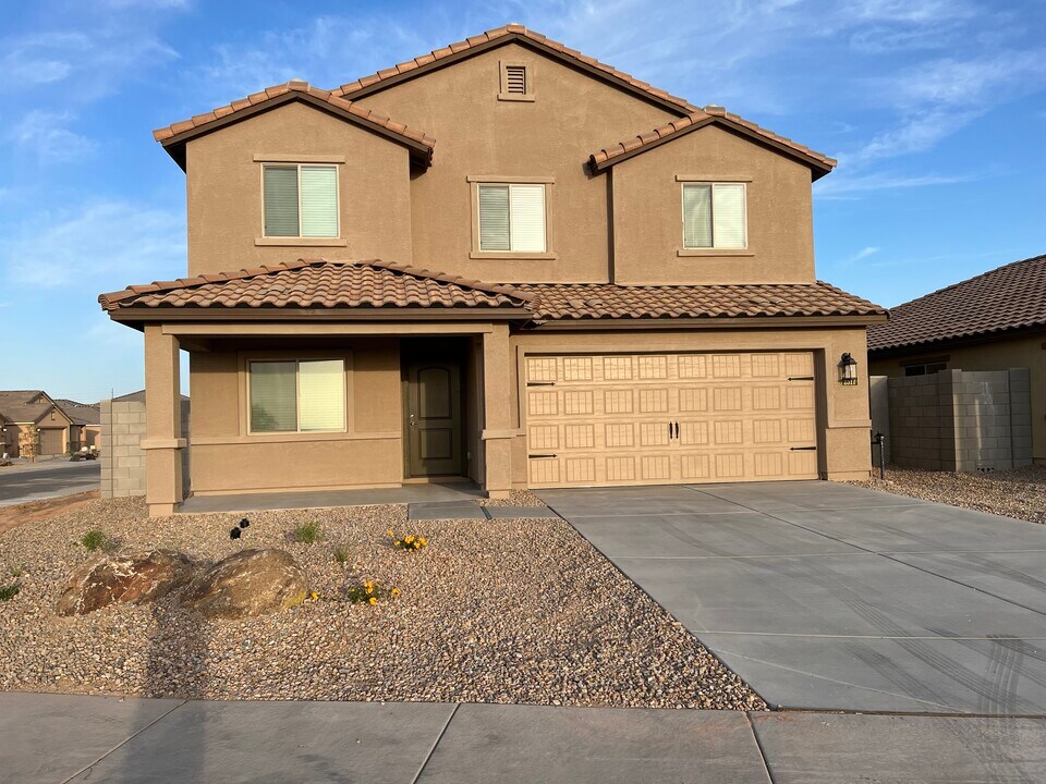 2517 N McDonald Ln in Casa Grande, AZ - Foto de edificio