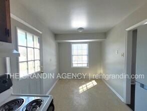 1109 Mountain View Rd in Vinton, VA - Building Photo - Building Photo