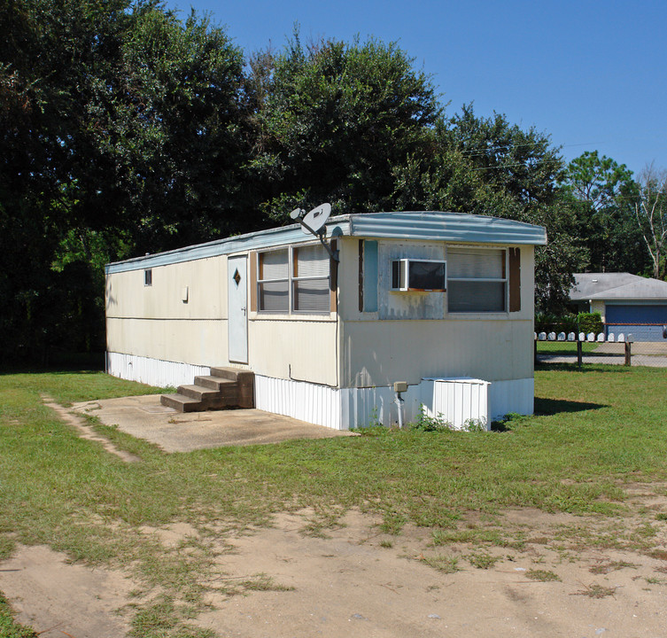 1501 Lansing Dr in Pensacola, FL - Building Photo