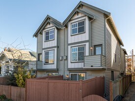 5228 Brooklyn Ave NE in Seattle, WA - Building Photo