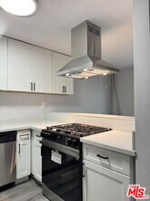 155 S St Andrews Pl in Los Angeles, CA - Building Photo - Building Photo