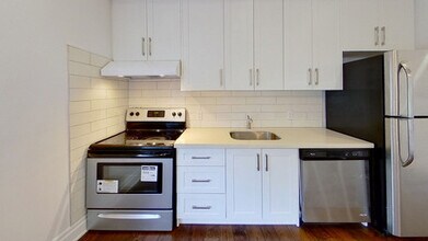 135 Earl Pl in Toronto, ON - Building Photo - Building Photo