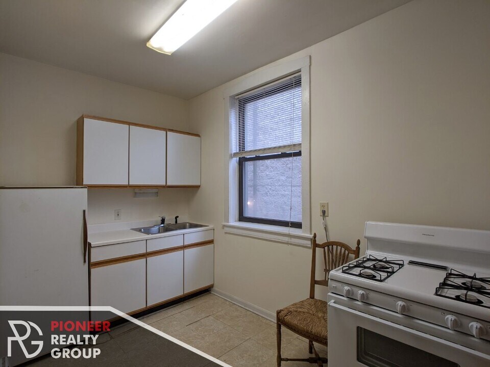 2902 N Clark St in Chicago, IL - Building Photo