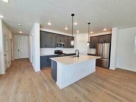 21470 E 58th Ave in Aurora, CO - Building Photo