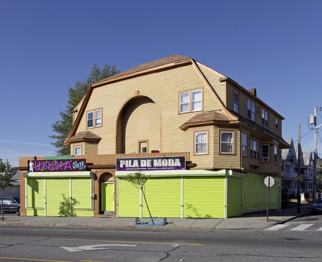 989-993 Broad St in Providence, RI - Building Photo - Building Photo