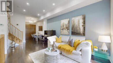 447 A Queen St E in Toronto, ON - Building Photo - Building Photo