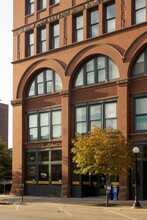 Call Terminal Apartments in Sioux City, IA - Building Photo - Building Photo