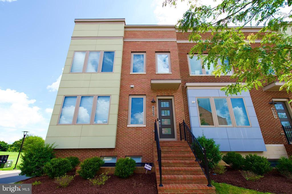 8523 Reformatory Way in Lorton, VA - Building Photo