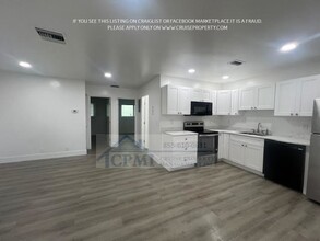 1400 Broadway in Lantana, FL - Foto de edificio - Interior Photo