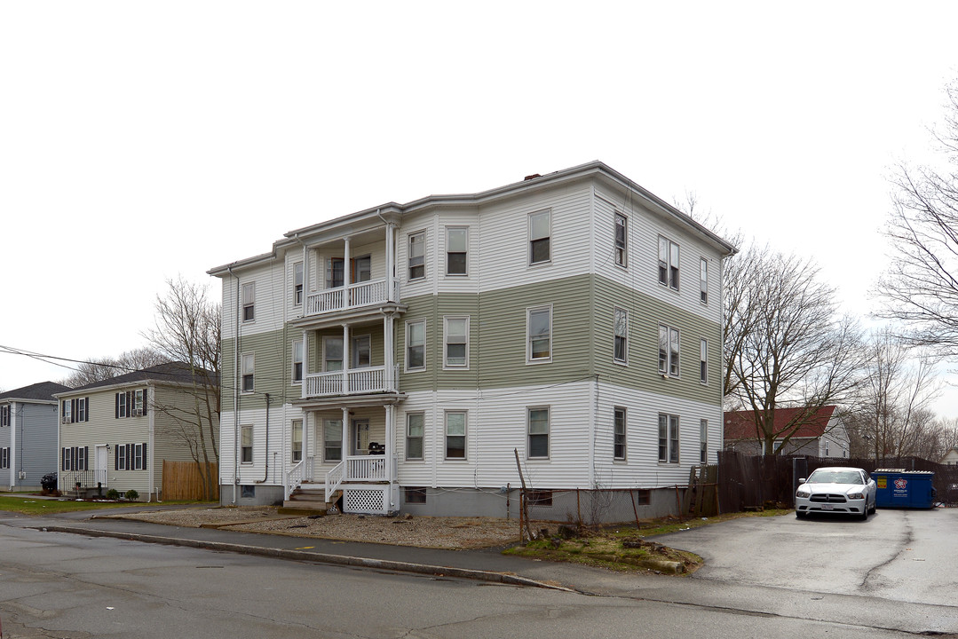 11 Bellevue Ave in Brockton, MA - Building Photo