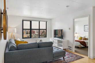 z-051425-Russell Hall in Seattle, WA - Building Photo - Building Photo