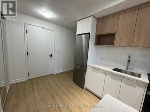 500 Plains Rd E in Burlington, ON - Building Photo - Building Photo