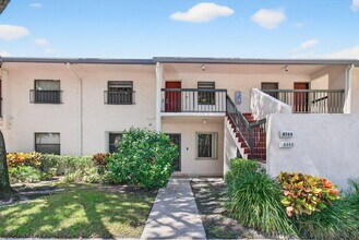 8364 Boca Glades Blvd E in Boca Raton, FL - Foto de edificio - Building Photo