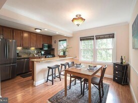 6726 W Wakefield Dr, Unit C2 in Alexandria, VA - Building Photo