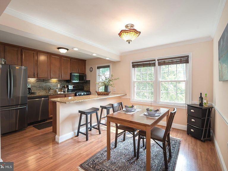 6726 W Wakefield Dr, Unit C2 in Alexandria, VA - Foto de edificio