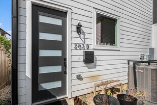 203 Danna Ln in Houston, TX - Building Photo