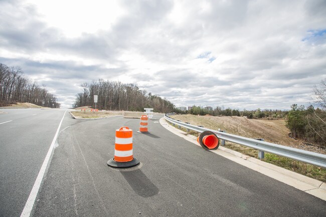 Dulles Toll Rd in Dulles, VA - Building Photo - Building Photo