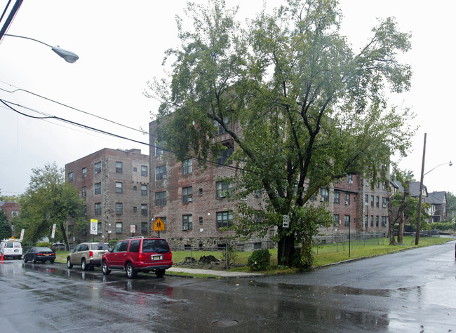 Green Court Apartments in Mount Vernon, NY - Building Photo - Building Photo