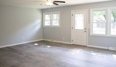 1932 Hayes Dr in Manhattan, KS - Building Photo - Building Photo