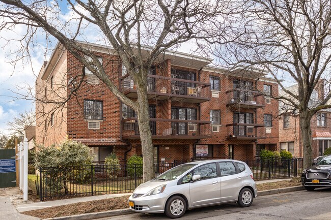 6326 Bourton St in Rego Park, NY - Building Photo - Building Photo