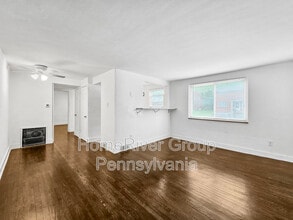 781 Cooke Dr in Pittsburgh, PA - Building Photo - Building Photo