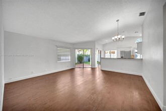 1245 Seagrape Cir in Weston, FL - Building Photo - Building Photo