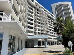 1801 S Ocean Dr, Unit 334 in Hallandale Beach, FL - Building Photo - Building Photo