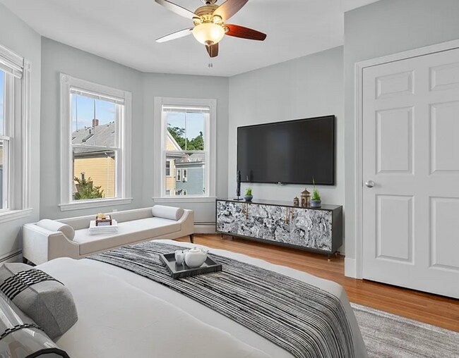 11 Woodlawn St, Unit 1 in Boston, MA - Building Photo - Building Photo