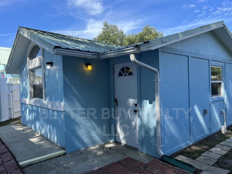 300 N Church St in Bunnell, FL - Building Photo