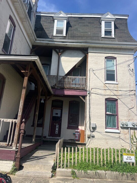 24 N Hartley St in York, PA - Building Photo