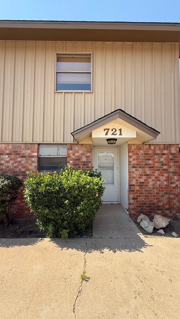 property at 721 E Aspen St