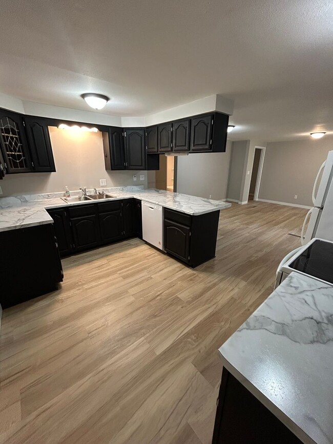 property at 513-513-513-512 Washington St