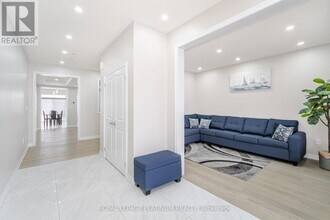 21 Smallwood Rd in Brampton, ON - Building Photo - Building Photo