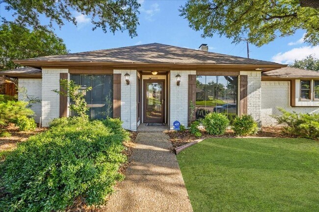 property at 2000 E Branch Hollow Dr