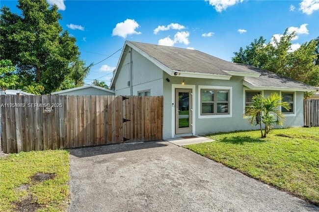 4542 SW 25th Ave in Fort Lauderdale, FL - Building Photo - Building Photo