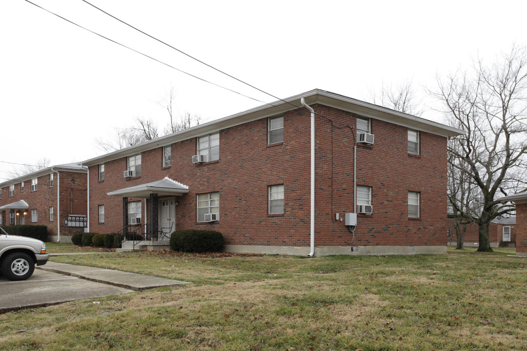 10408 Torrington Rd in Louisville, KY - Building Photo