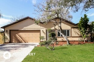 4036 Waikiki Dr in Sarasota, FL - Building Photo