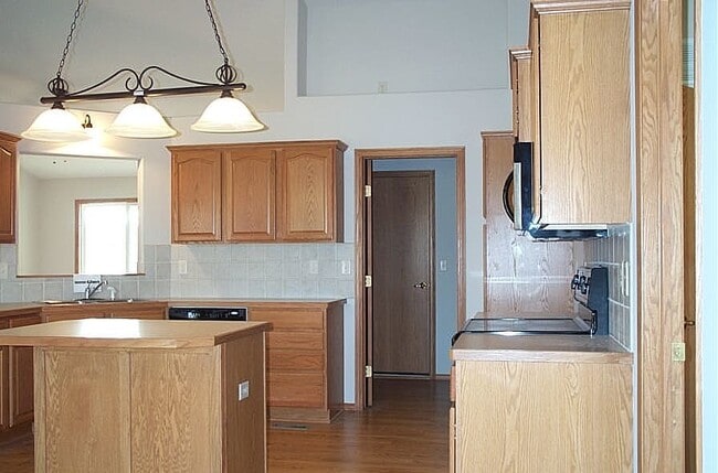 2920 N Rough Creek Rd in Derby, KS - Building Photo - Building Photo