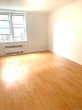 42-45-45 Kissena Blvd in Queens, NY - Building Photo - Building Photo