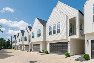 5715 White Magnolia St. in Houston, TX - Building Photo - Building Photo
