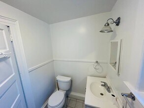 133 Berry Hill Rd in Oyster Bay, NY - Building Photo - Building Photo